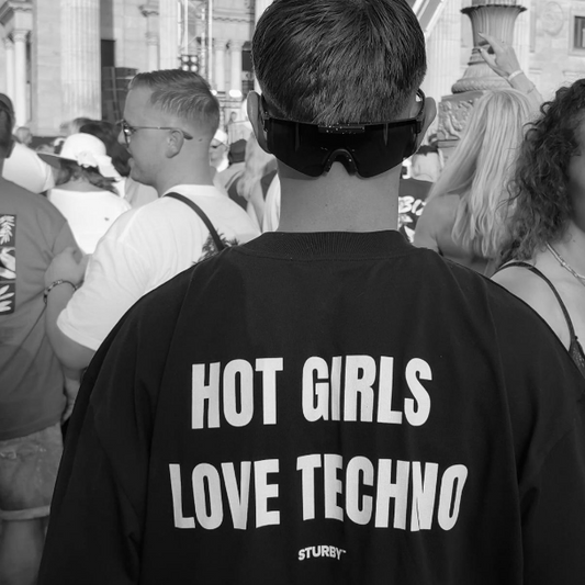 HOT GIRLS LOVE TECHNO
